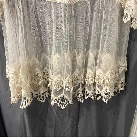 Rebellion Cream Lace Tunic Top - Picture 4 of 8